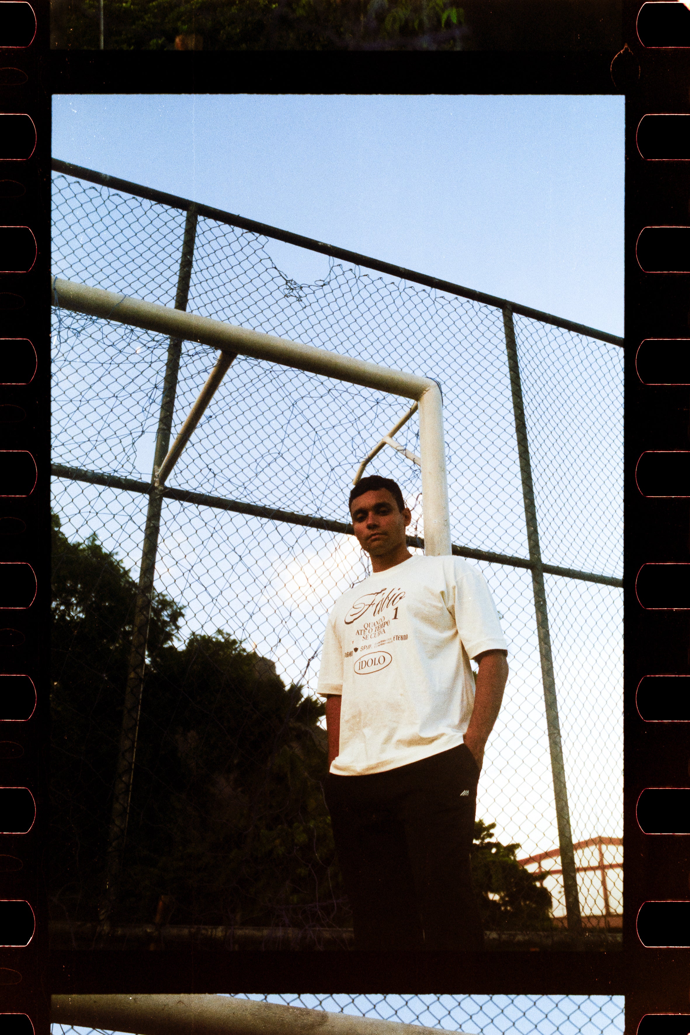 ATÉ O TEMPO SE CURVA