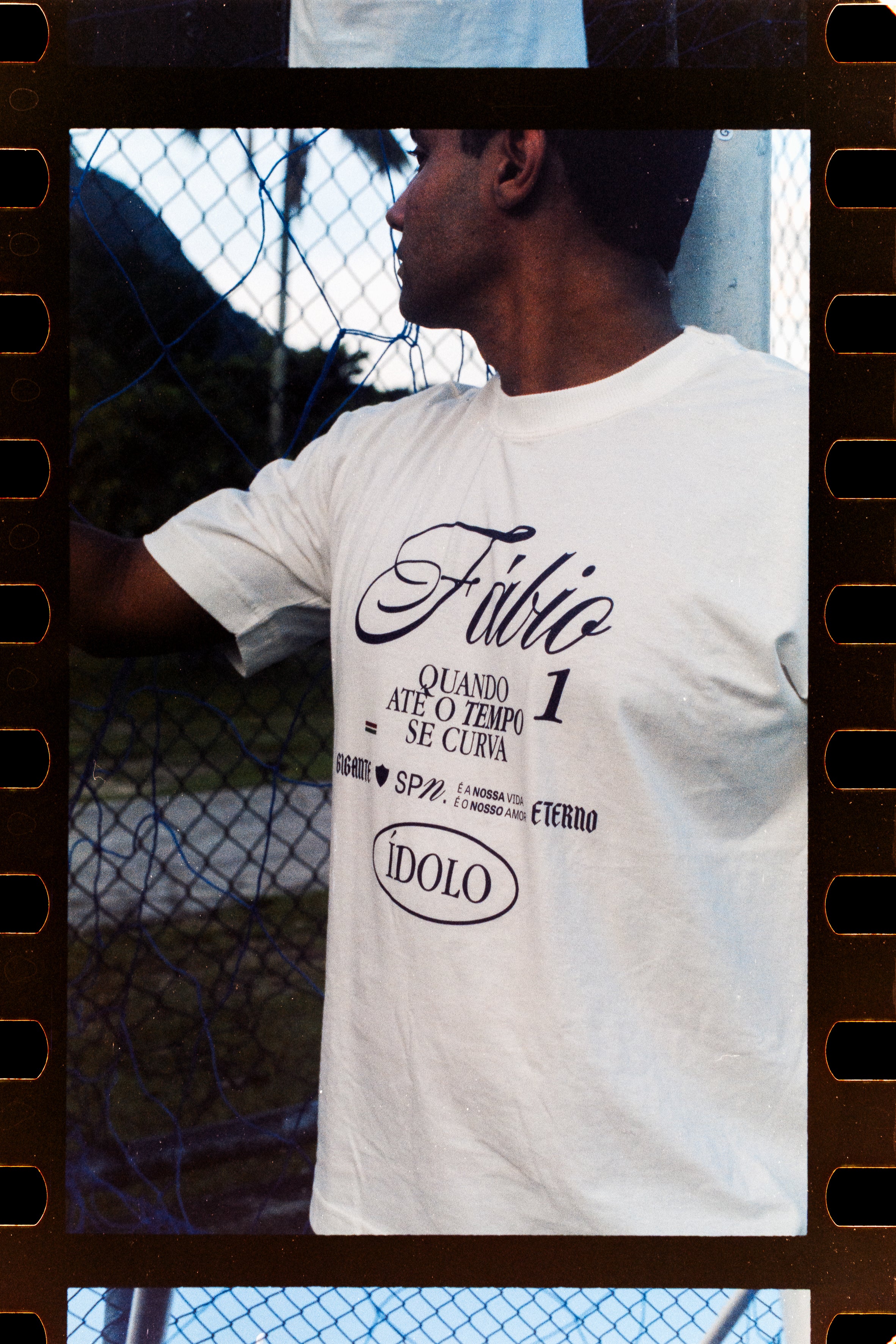 ATÉ O TEMPO SE CURVA